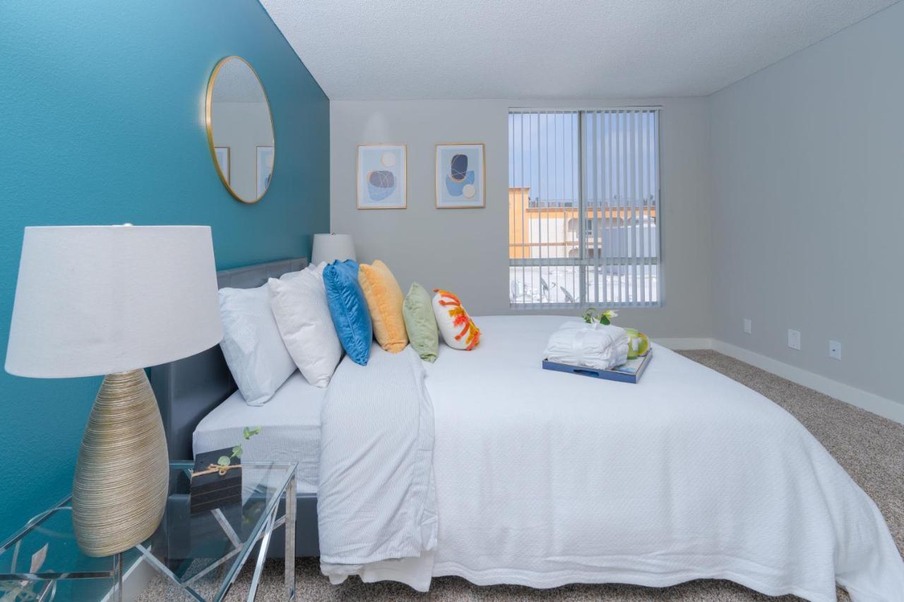 Universal Studios 8 Min Drive Two Bedroom Apartment With Free Parking Los Angeles Kültér fotó